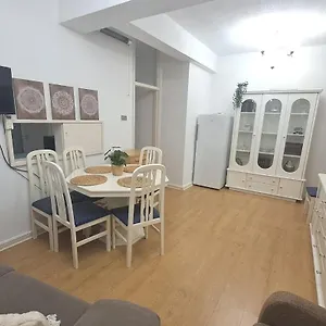 Apartment Location 2 Bed2 Bath W/lift In Town!, Gibraltar